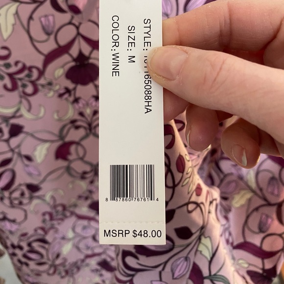 Purple flower 🌸 blouse 💜 - Picture 4 of 7